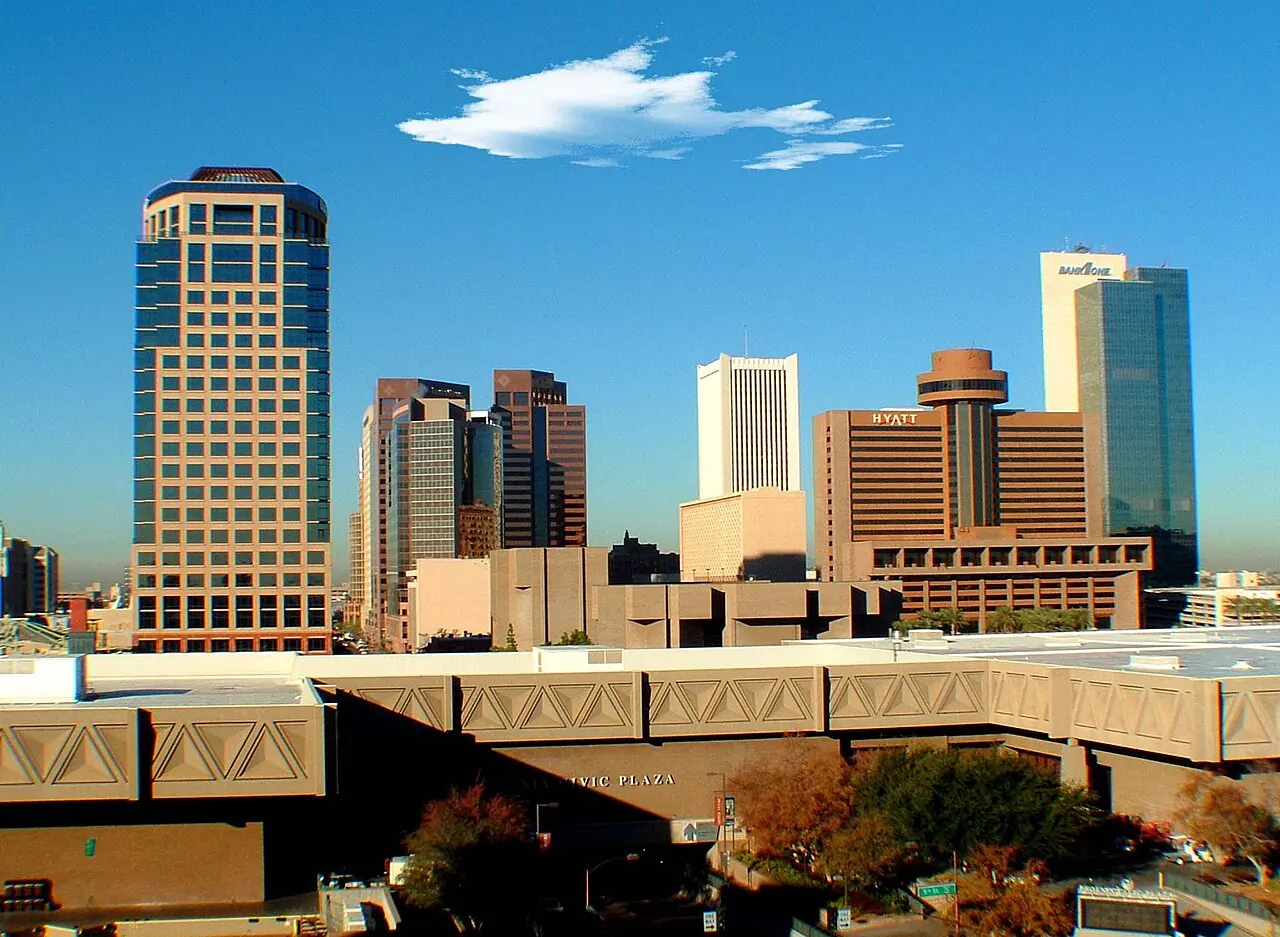 Phoenix – Phoenix, Arizona: Phoenix skyline Arizona USA