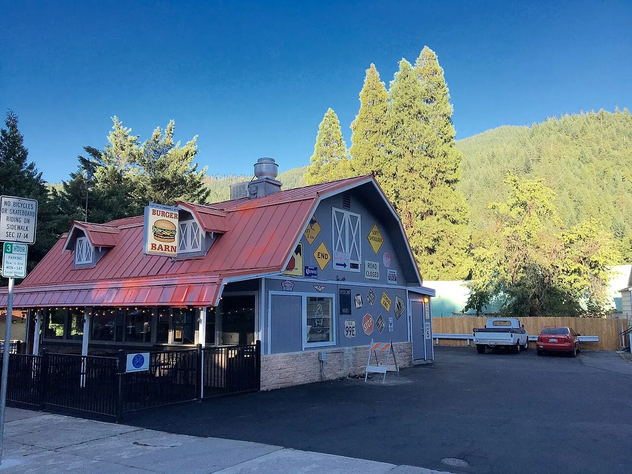 Dunsmuir – Dunsmuir, California: Burger Barn - Dunsmuir, California