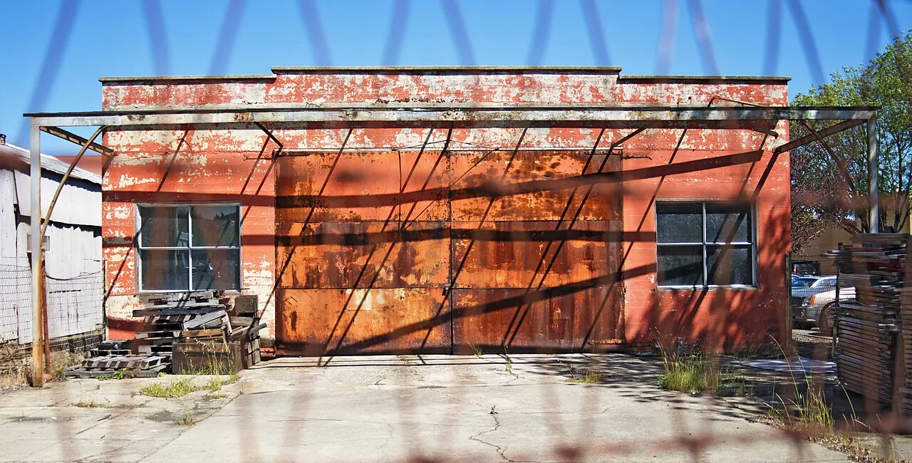 Healdsburg – Healdsburg, California: Last Derelict Property in Downtown Healdsburg (Explore) - Flickr - Bob Dass