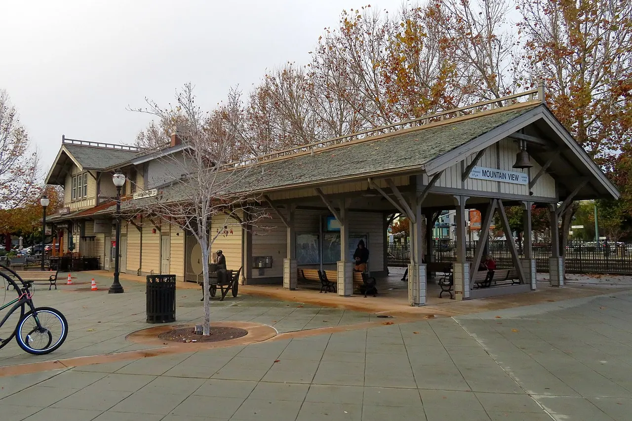 Mountain View – Mountain View, California: Downtown Mountain View station building