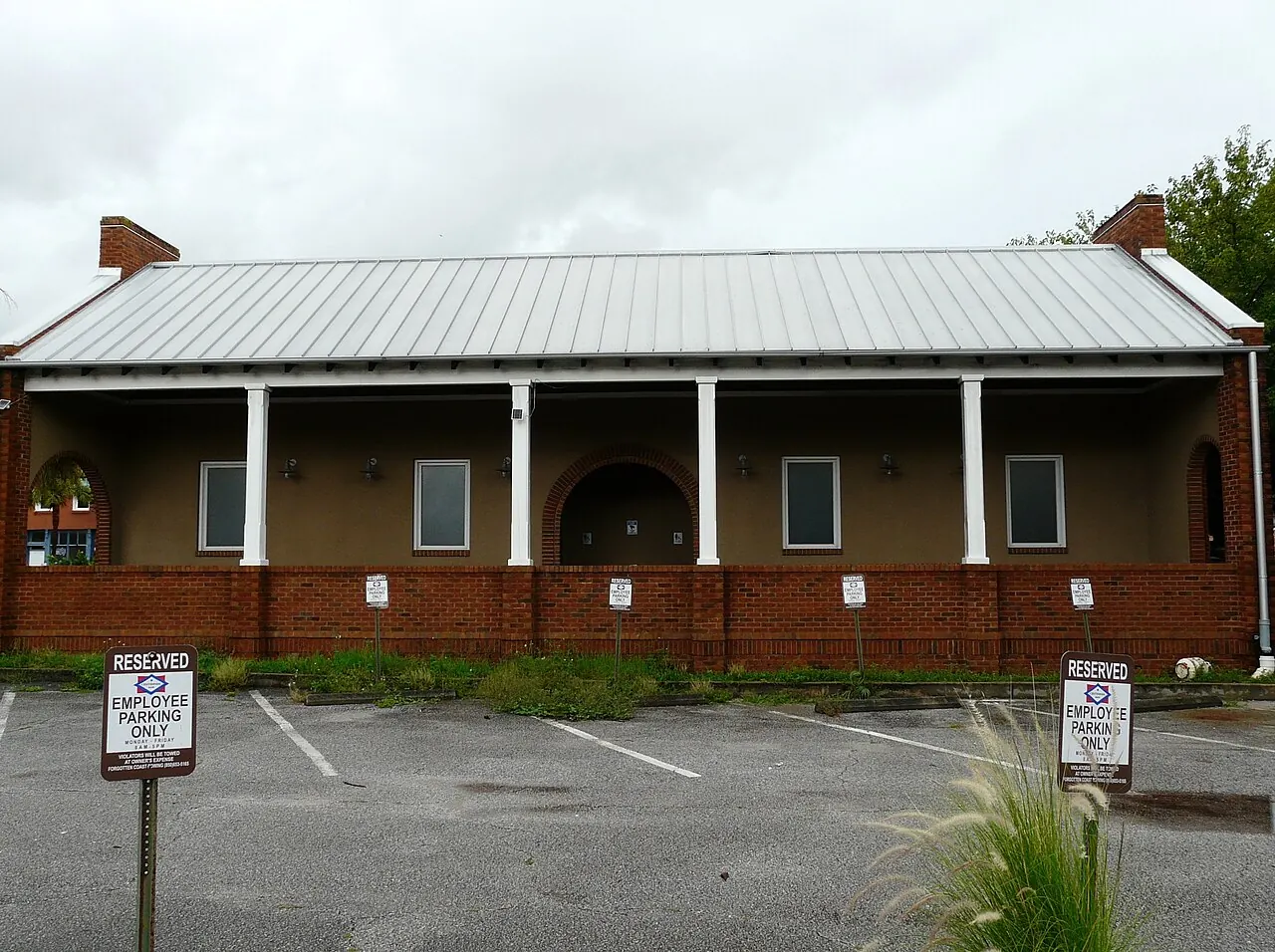 Apalachicola – Apalachicola, Florida: Public restrooms in downtown Apalachicola, Florida