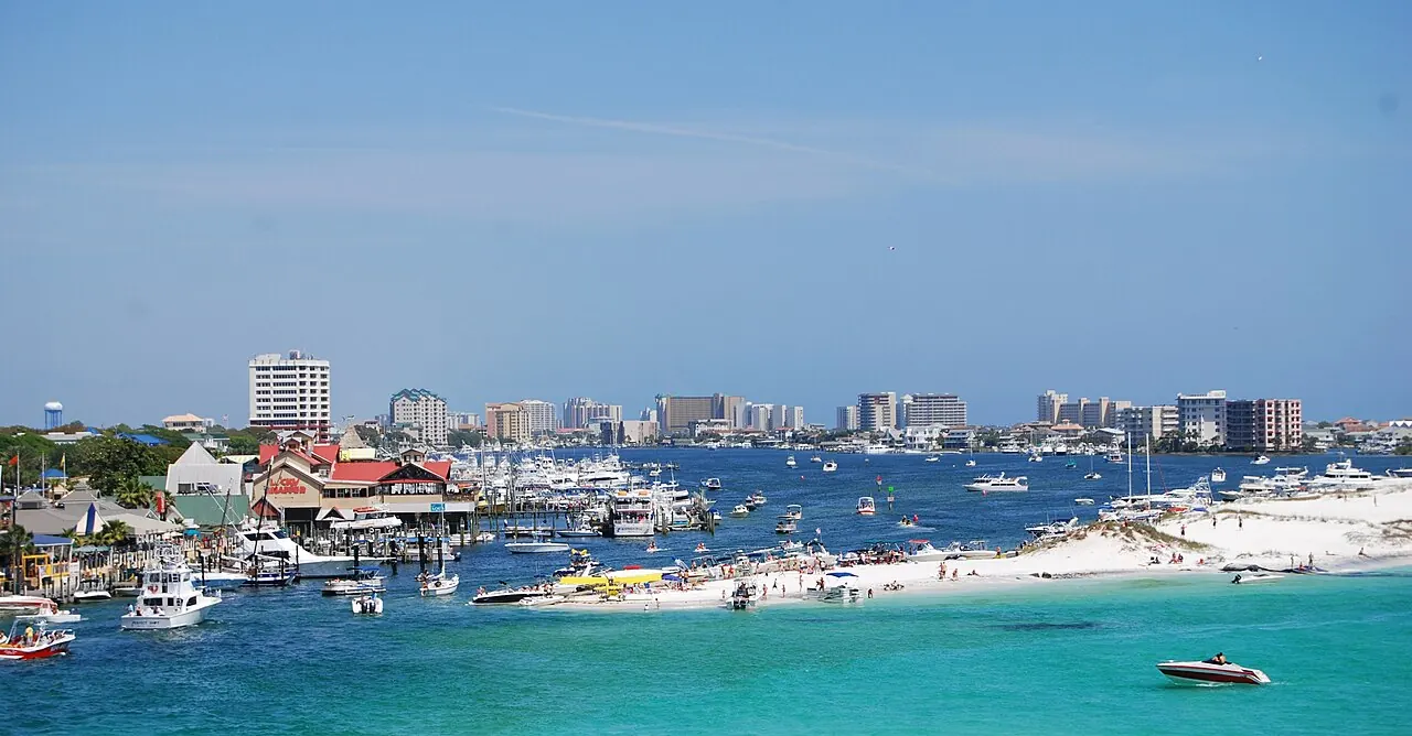 Destin – Destin, Florida: View of Destin, Florida from the Destin Harbor