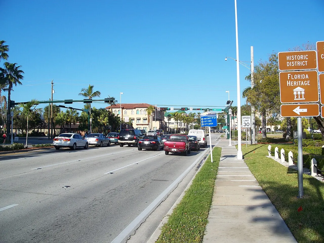 Naples – Naples, Florida: Naples FL US 41 west01