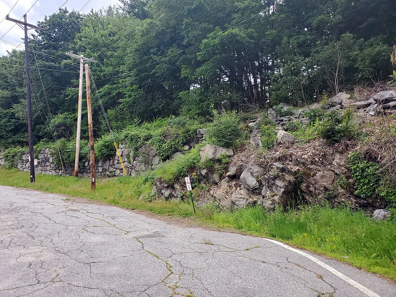 Southbridge – Southbridge, Massachusetts: Southbridge Branch embankment near Southbridge