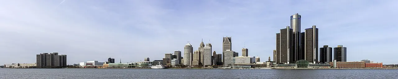 Detroit – Detroit, Michigan: Skyline of Detroit, Michigan from S
