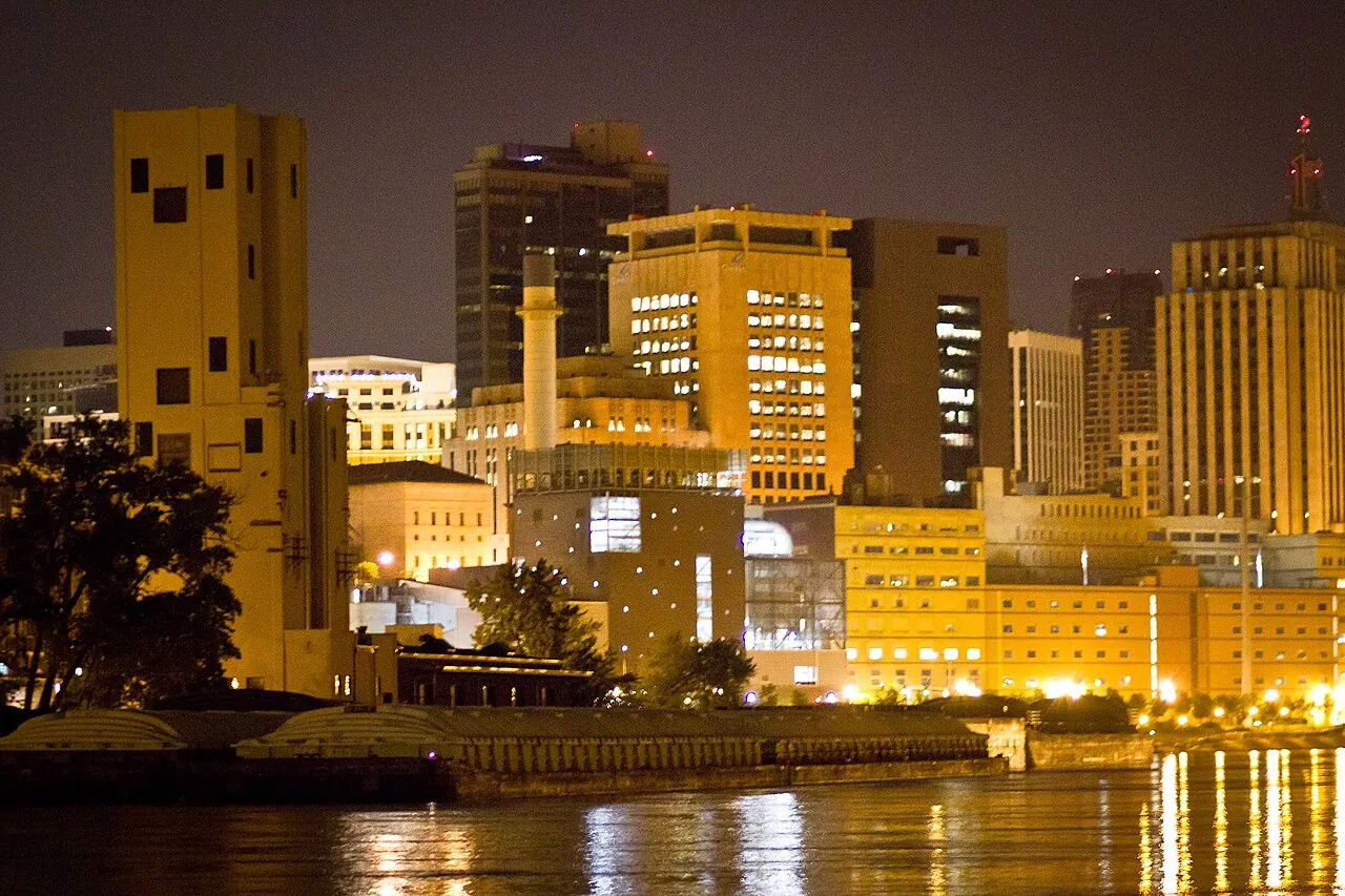 St. Paul – St. Paul, Minnesota: Downtown St Paul Minnesota Skyline River