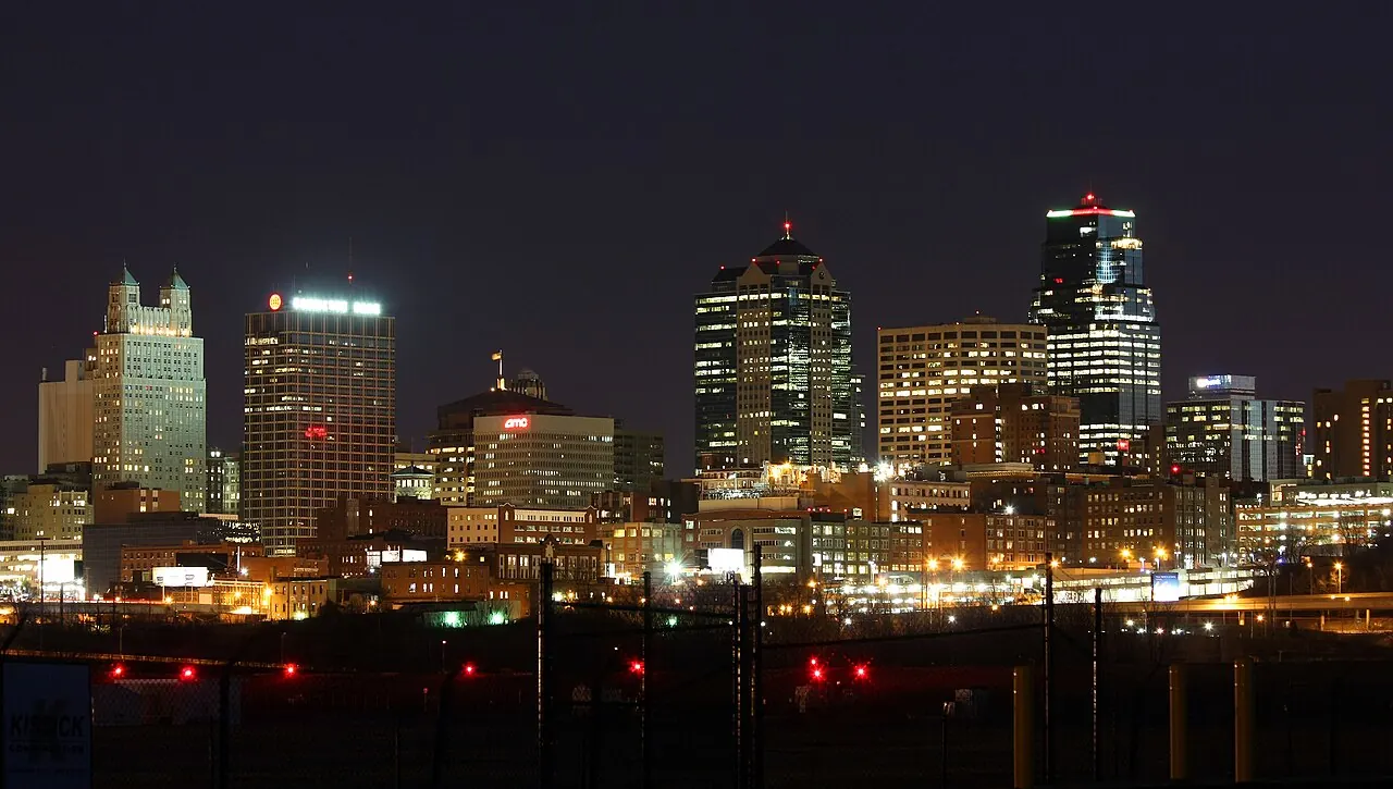 Kansas City – Kansas City, Missouri: Kansas City, MO skyline at night