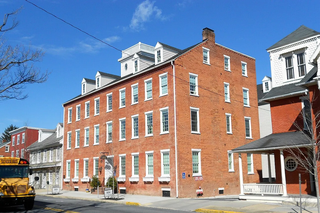 Lititz – Lititz, Pennsylvania: E Main Lititz PA