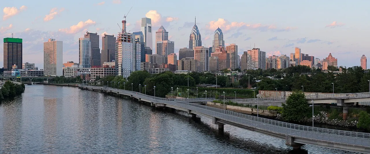 Old City, Philadelphia – Philadelphia, Pennsylvania: Philadelphia from South Street Bridge panorama 2