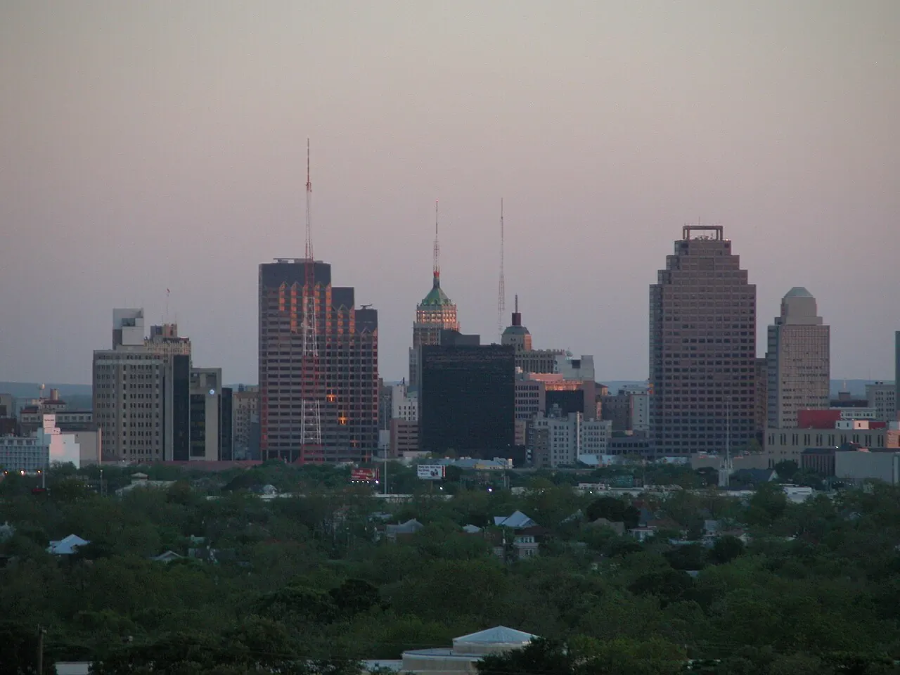 Downtown, San Antonio – San Antonio, Texas: San Antonio, Texas skyline from north