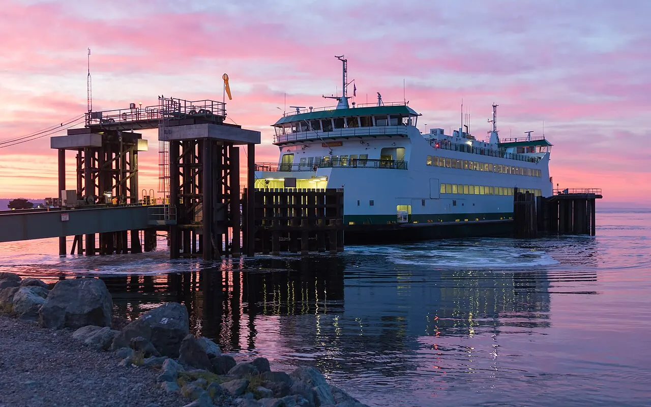 Coupeville – Coupeville, Washington: Kennewick ferry arriving at the Coupeville Ferry Terminal at sunrise