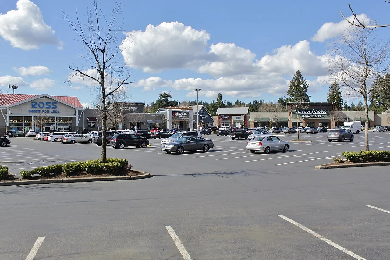 Woodinville – Woodinville, Washington: Woodinville Town Center parking lot