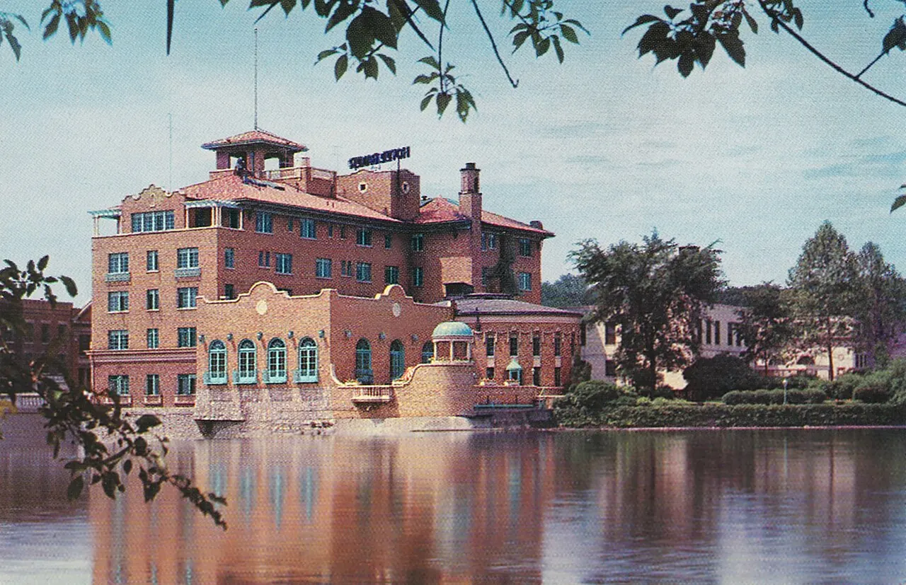 Hotel Baker in St. Charles